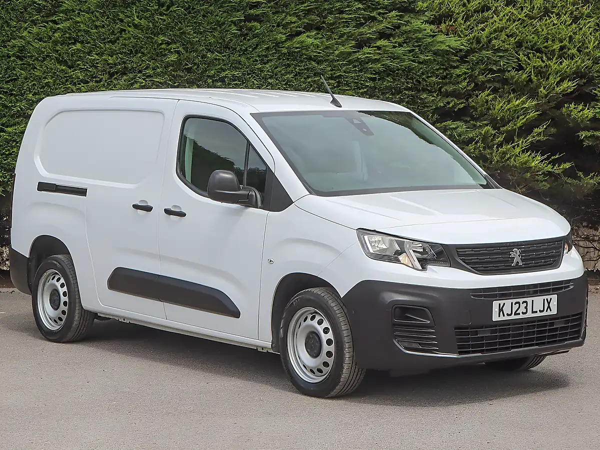 Used 2023 Peugeot Partner 850 Profesional Premium+ Long L2 Ice White - Interior and Exterior details 4