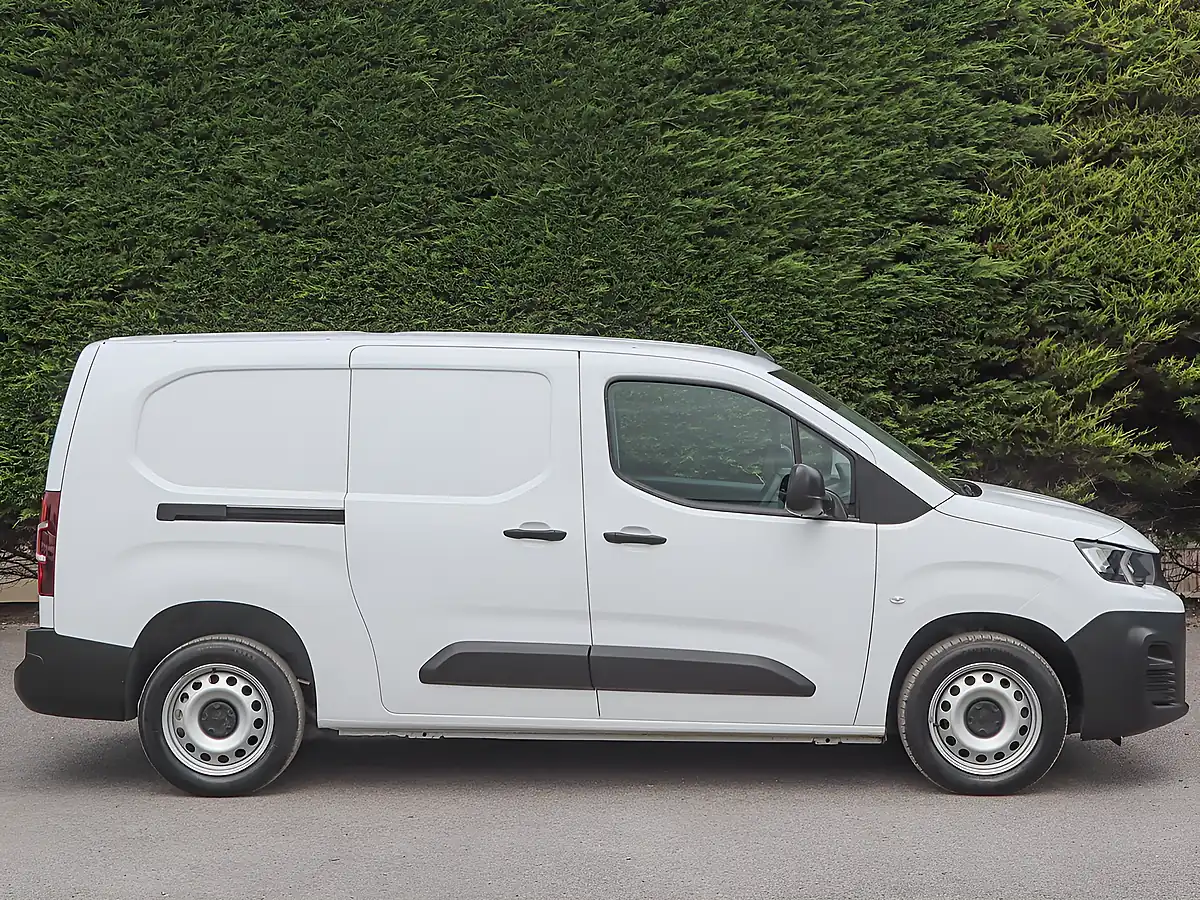 Used 2023 Peugeot Partner 850 Profesional Premium+ Long L2 Ice White - Interior and Exterior details 5
