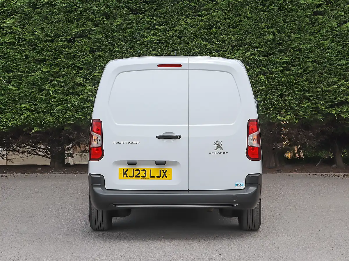 Used 2023 Peugeot Partner 850 Profesional Premium+ Long L2 Ice White - Interior and Exterior details 8
