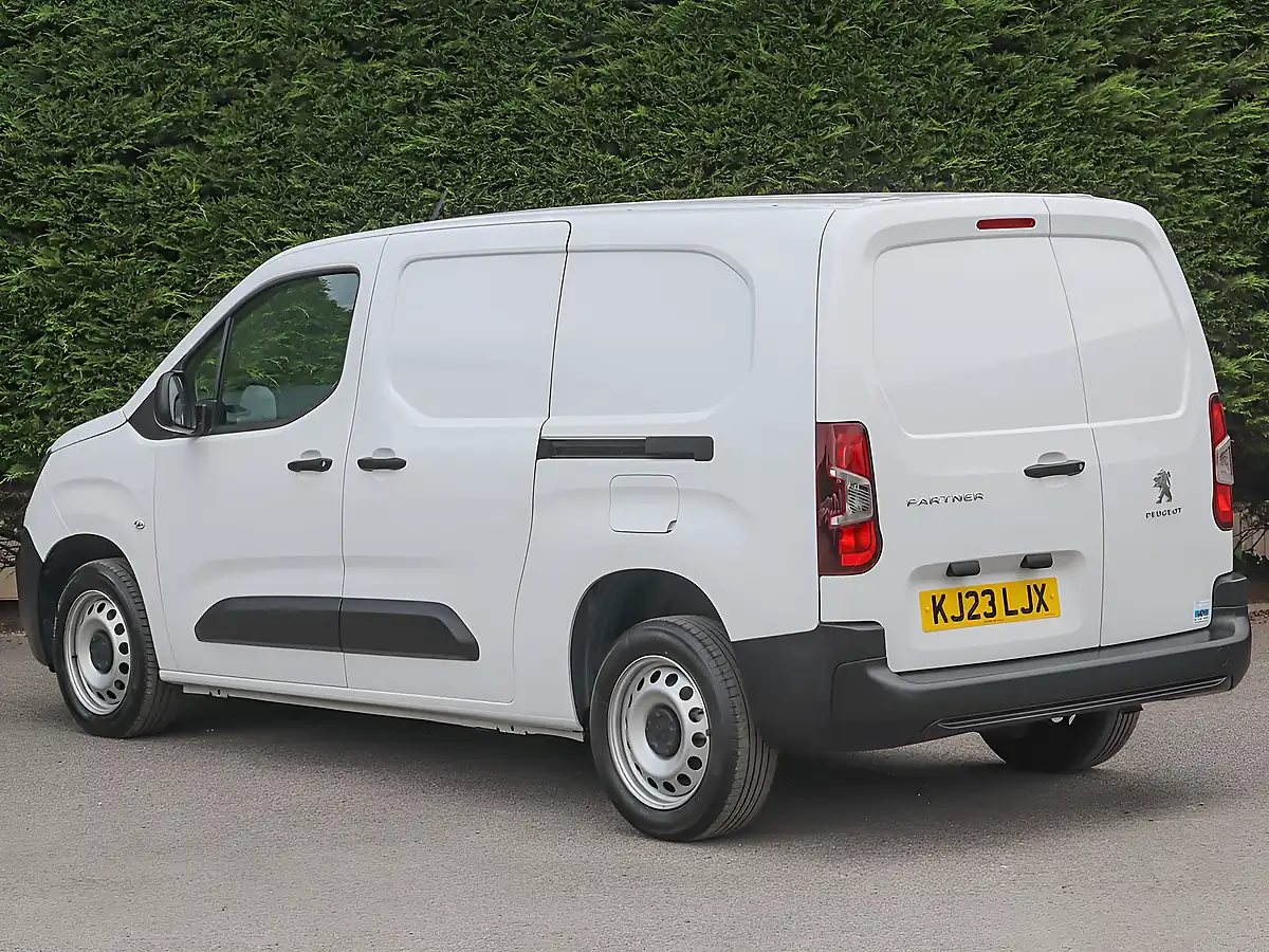 Used 2023 Peugeot Partner 850 Professional Premium+ Ice White - Interior and Exterior details 2