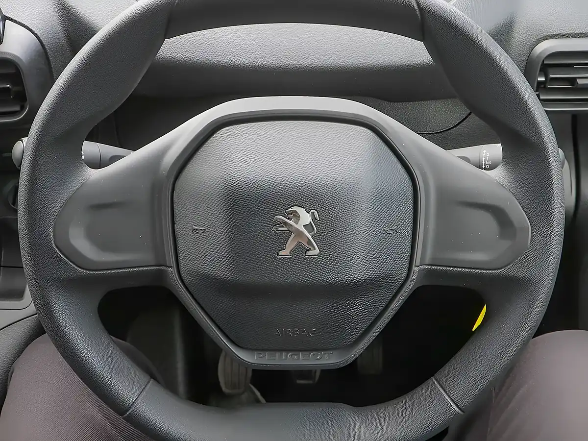 Used 2023 Peugeot Partner 850 Professional Premium+ Ice White - Interior and Exterior details 5