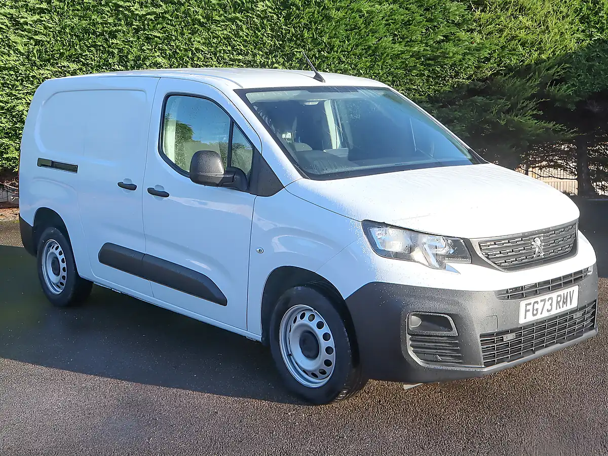Used 2023 Peugeot Partner 950 Professional Premium + Ice White - Interior and Exterior details 3