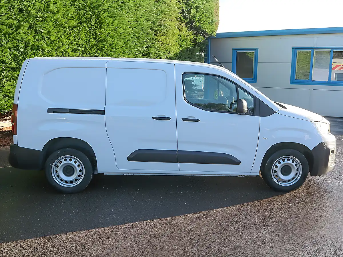 Used 2023 Peugeot Partner 950 Professional Premium + Ice White - Interior and Exterior details 4