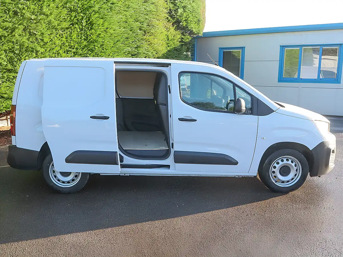 Used 2023 Peugeot Partner 950 Professional Premium + Ice White - Interior and Exterior details 5