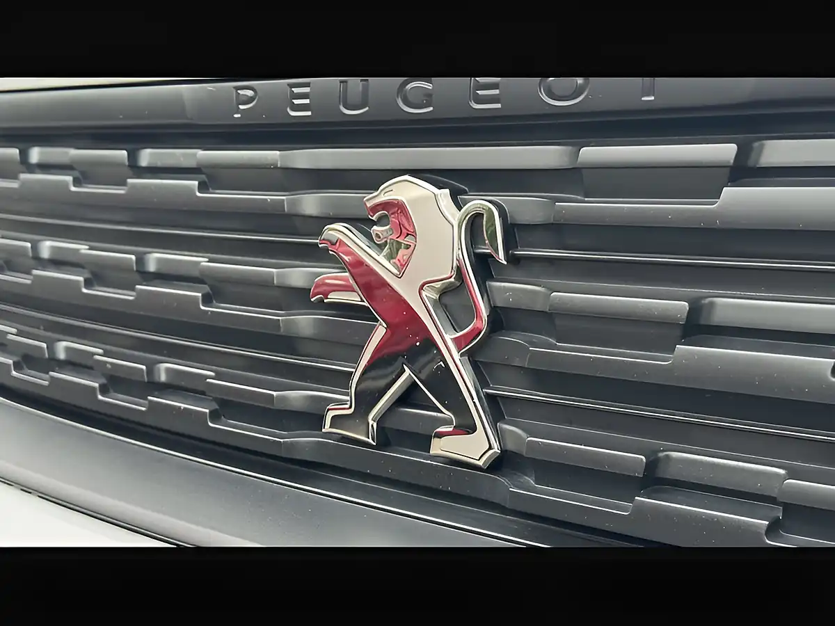 Used 2023 Peugeot Partner Asphalt Premium+ Ice White - Interior and Exterior details 12