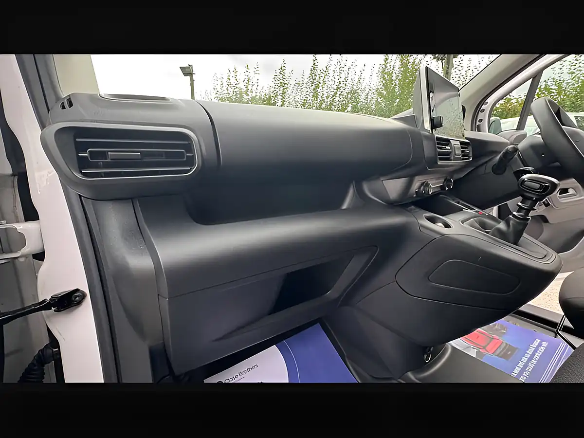 Used 2023 Peugeot Partner Asphalt Premium+ Ice White - Interior and Exterior details 15