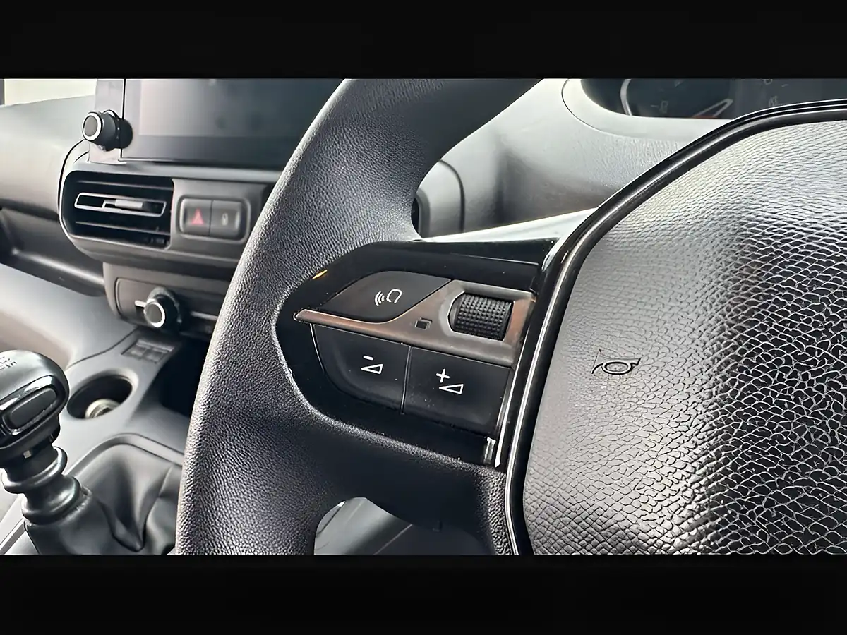 Used 2023 Peugeot Partner Asphalt Premium+ Ice White - Interior and Exterior details 17