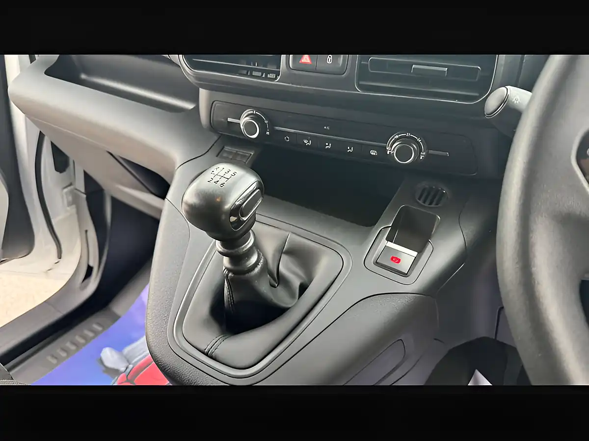 Used 2023 Peugeot Partner Asphalt Premium+ Ice White - Interior and Exterior details 20