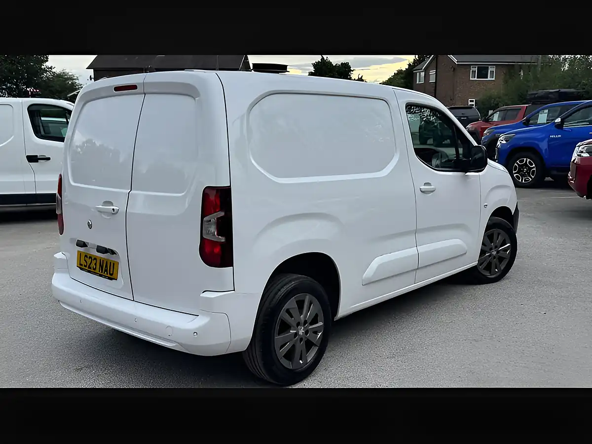 Used 2023 Peugeot Partner Asphalt Premium+ Ice White - Interior and Exterior details 7
