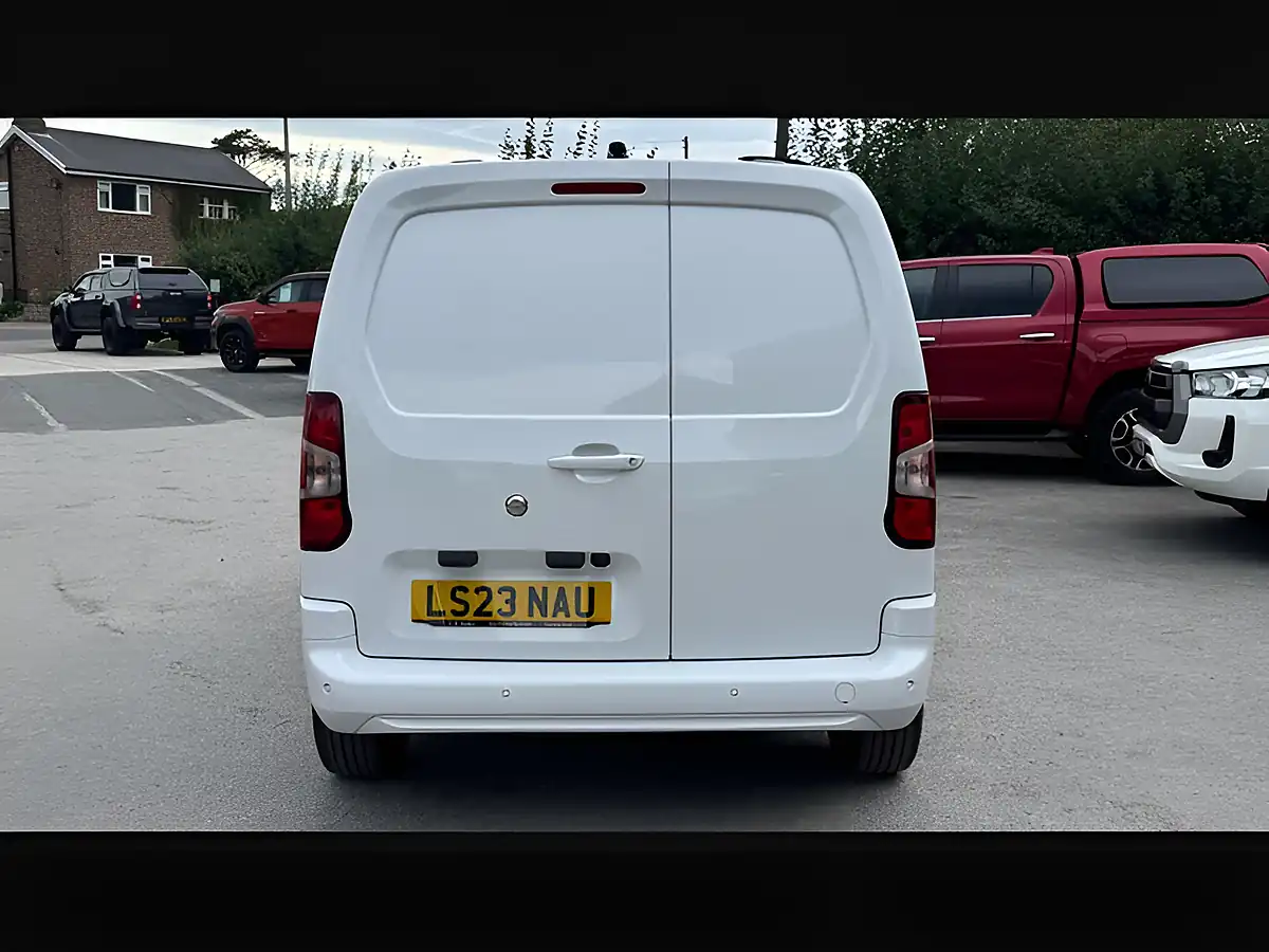 Used 2023 Peugeot Partner Asphalt Premium+ Ice White - Interior and Exterior details 8
