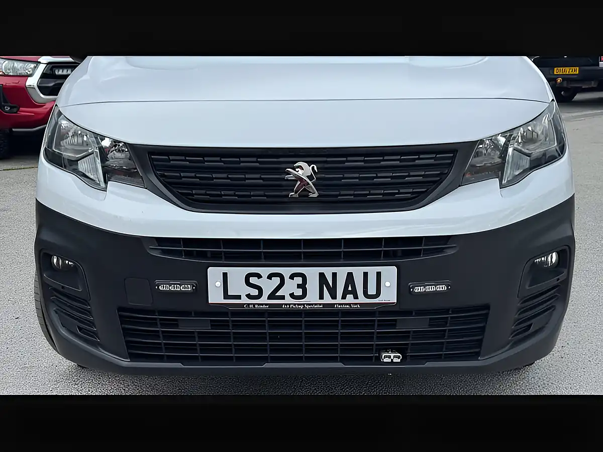 Used 2023 Peugeot Partner Asphalt Premium+ Ice White - Interior and Exterior details 9