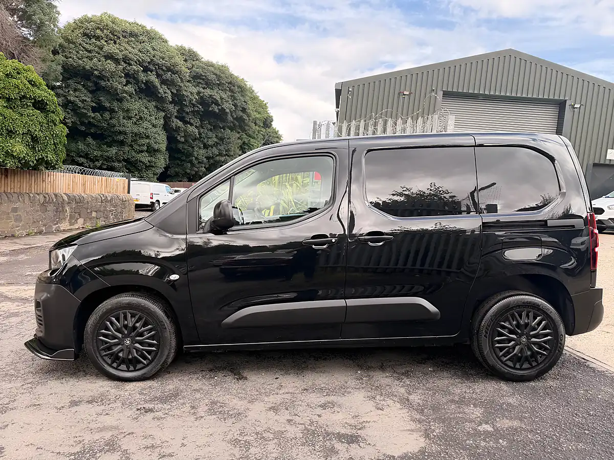 Used 2023 Peugeot Partner Professional Premium+ Black - Interior and Exterior details 6
