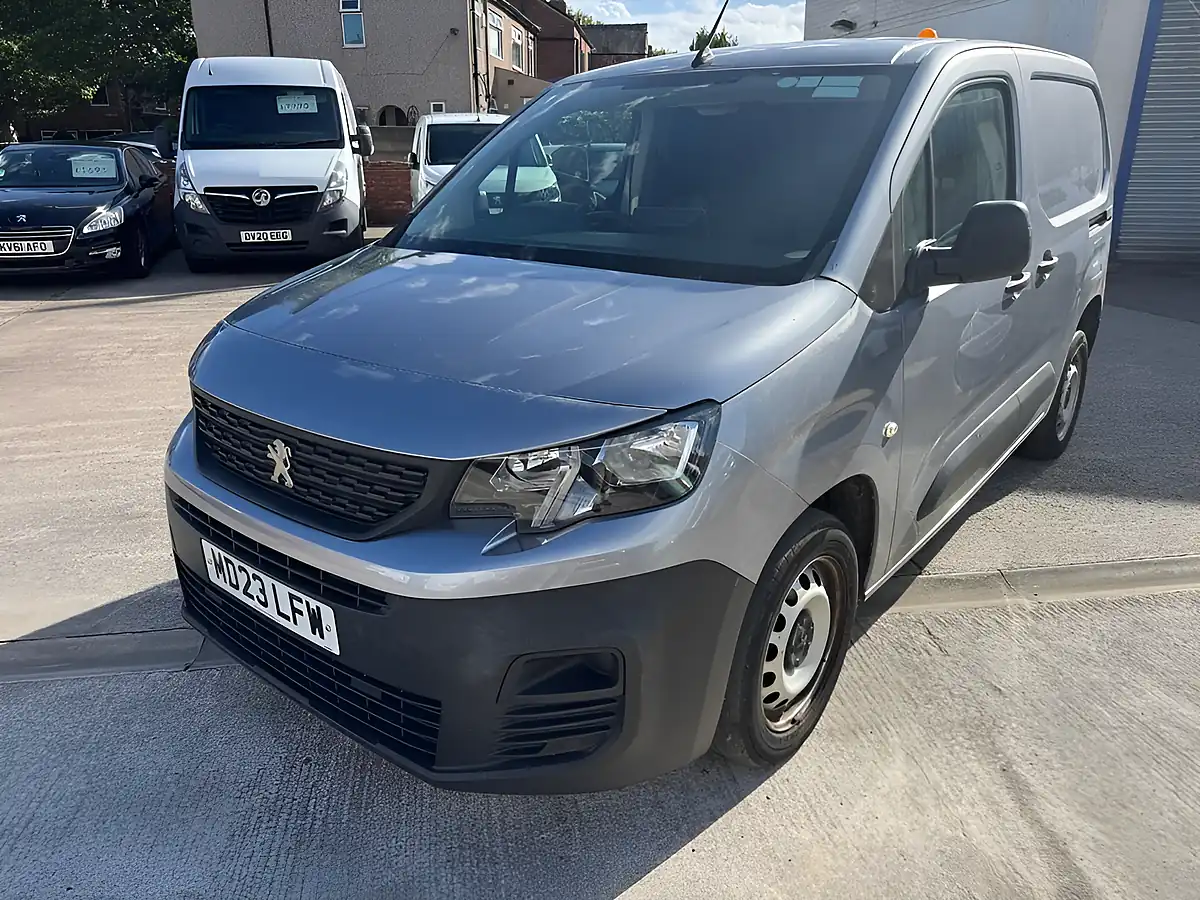 Used 2023 Peugeot Partner Professional Premium Cumulus Grey - Interior and Exterior details 3
