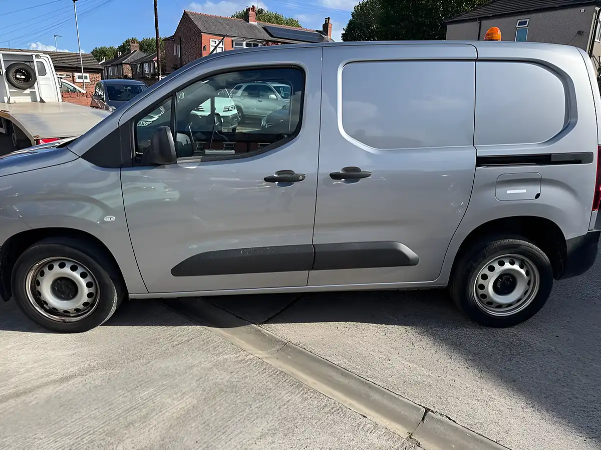 Used 2023 Peugeot Partner Professional Premium Cumulus Grey - Interior and Exterior details 5