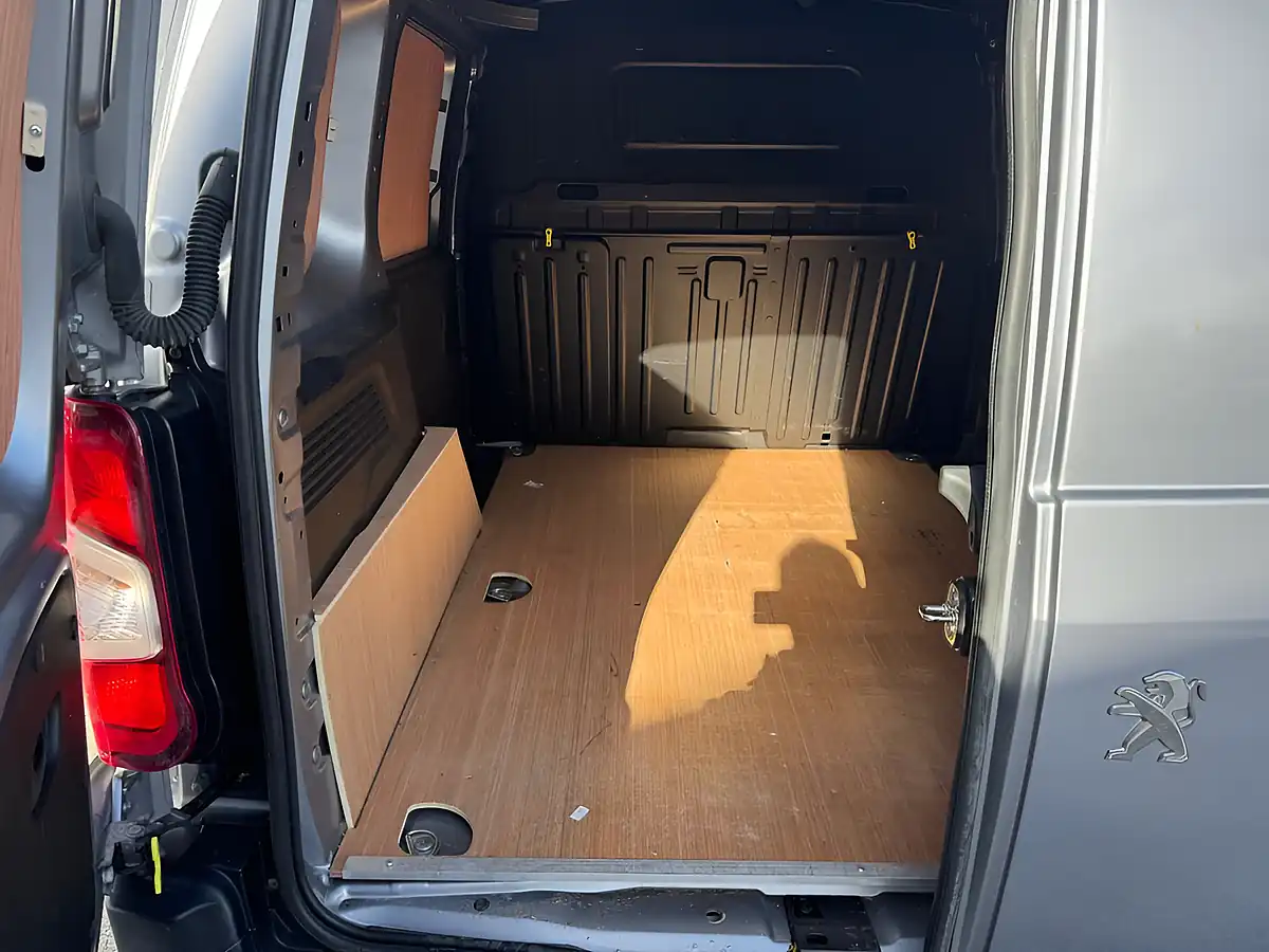 Used 2023 Peugeot Partner Professional Premium Cumulus Grey - Interior and Exterior details 7