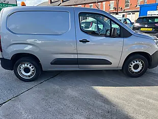 Used 2023 Peugeot Partner Professional Premium Cumulus Grey - Interior and Exterior details 9