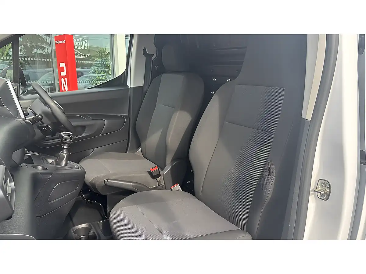 Used 2023 Peugeot Partner Professional Premium + Ice White - Interior and Exterior details 3
