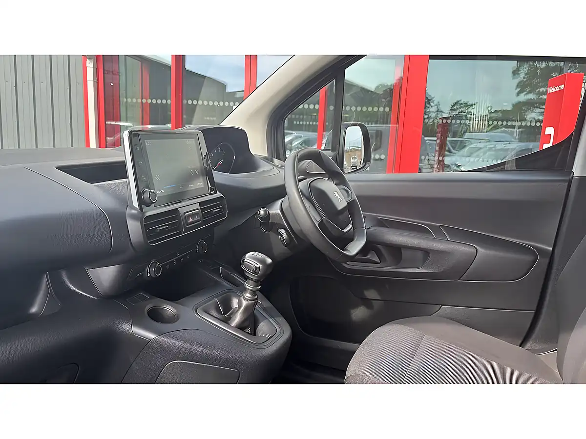Used 2023 Peugeot Partner Professional Premium + Ice White - Interior and Exterior details 4