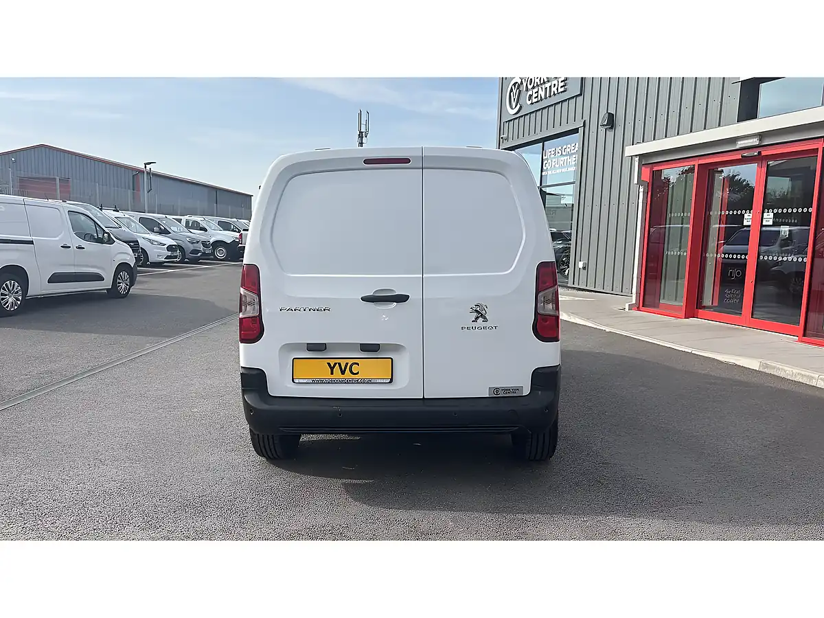 Used 2023 Peugeot Partner Professional Premium + Ice White - Interior and Exterior details 9