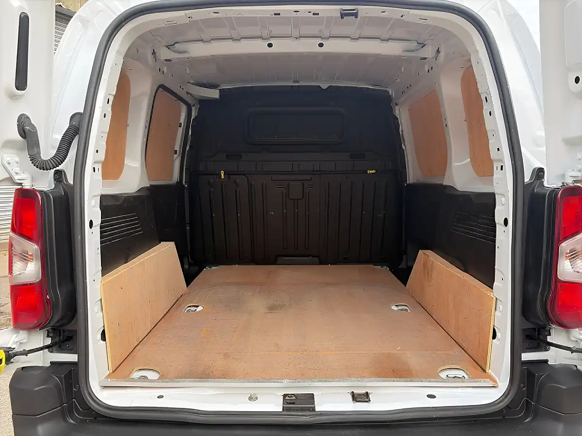 Used 2023 Peugeot Partner Professional Premium Ice White - Interior and Exterior details 16