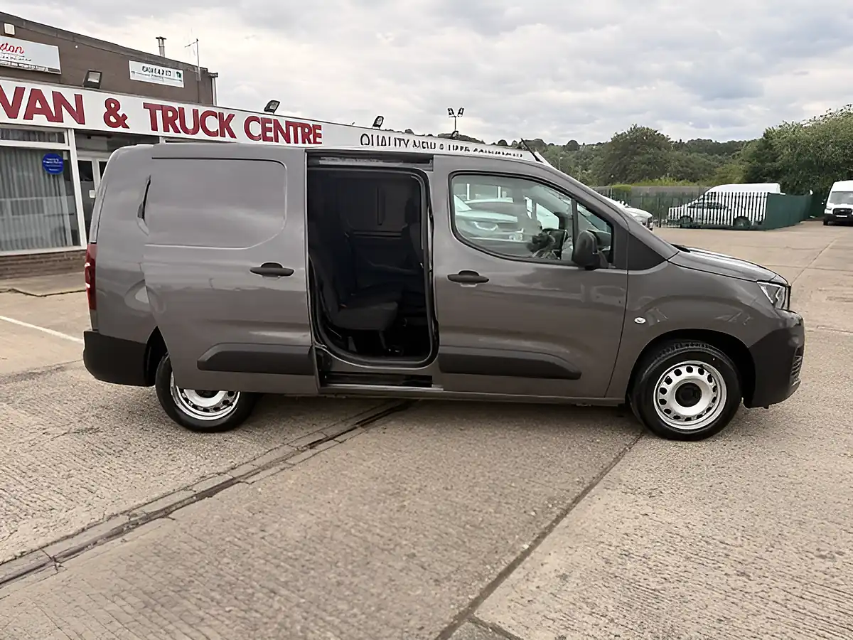 Used 2023 Peugeot Partner Professional Premium Long Crew Lwb Grey - Interior and Exterior details 3