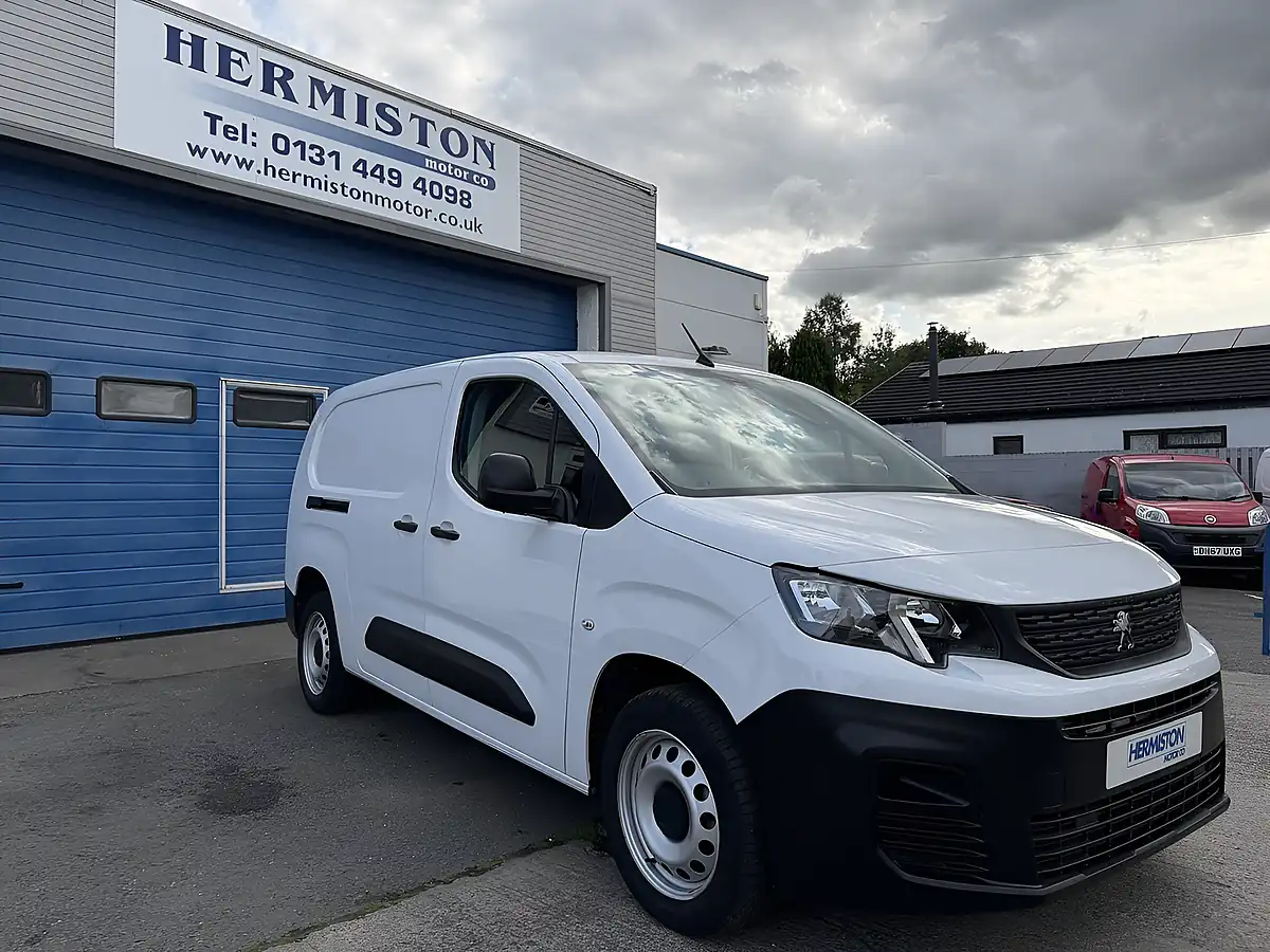 Used 2023 Peugeot Partner Professional Premium Long Crew Van Double Cab White - Front View