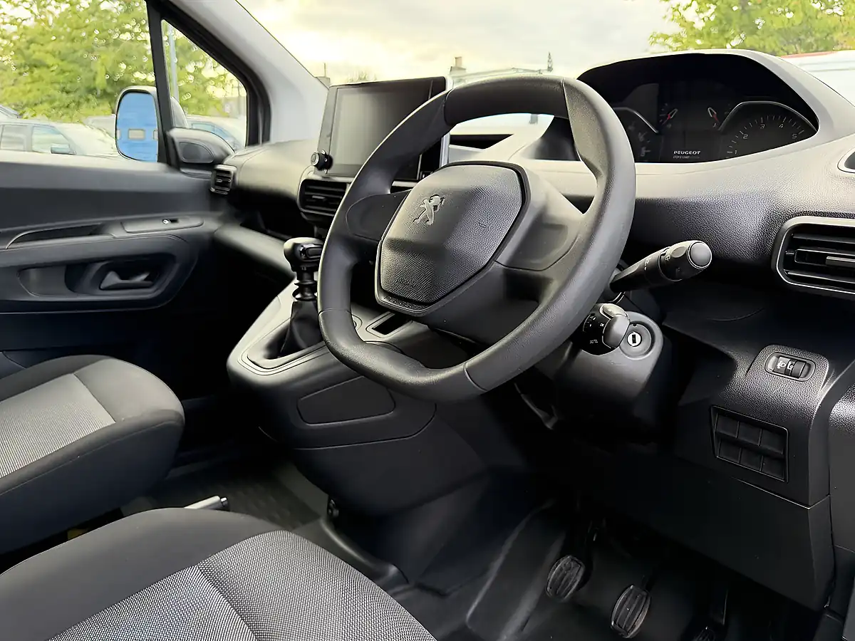 Used 2023 Peugeot Partner Professional Premium Long Crew Van Double Cab White - Interior and Exterior details 14