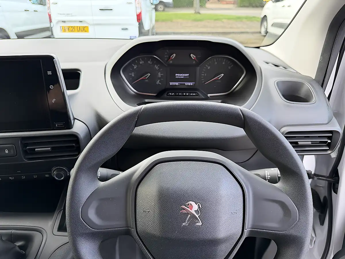 Used 2023 Peugeot Partner Professional Premium Long Crew Van Double Cab White - Interior and Exterior details 15