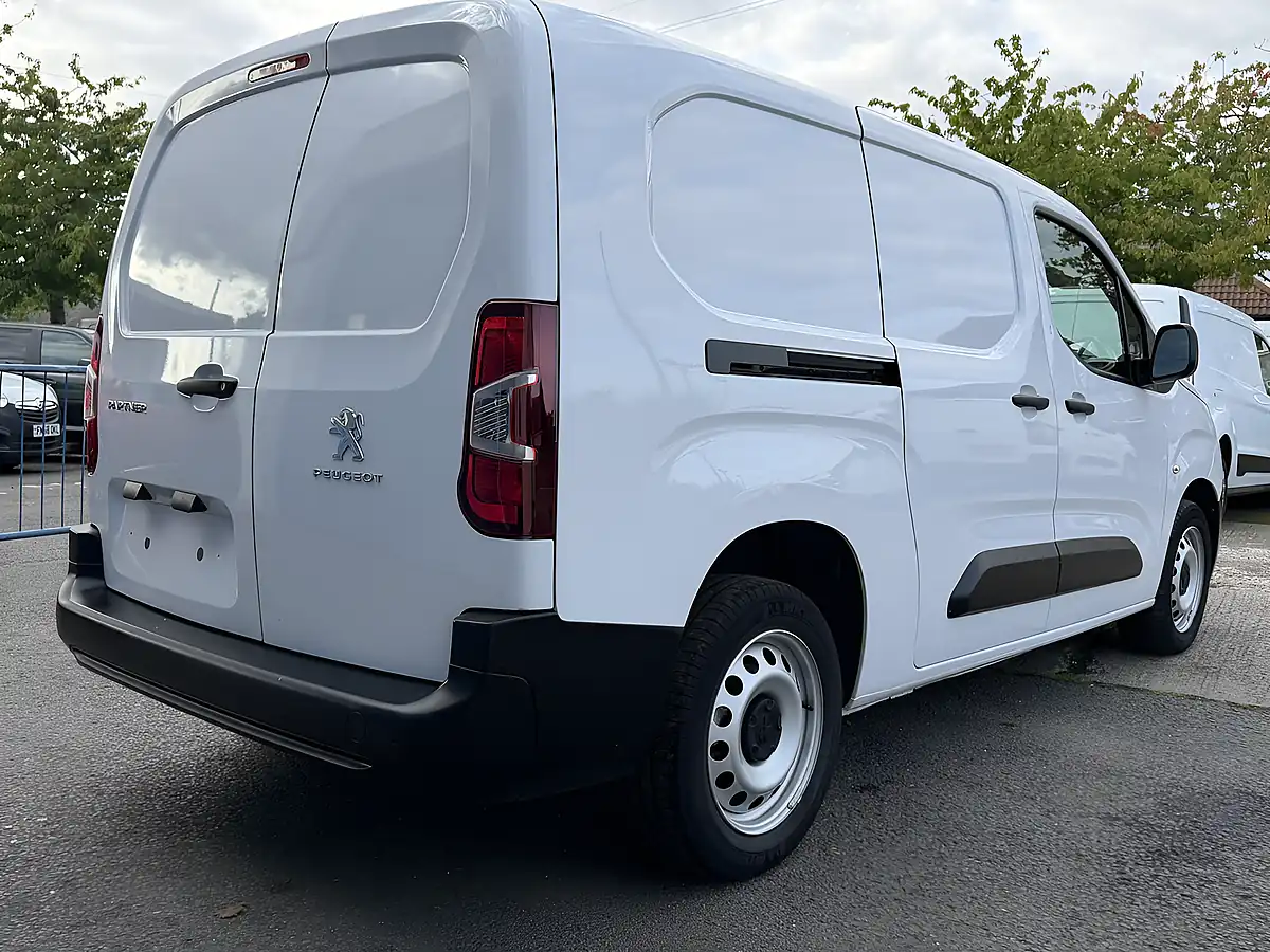 Used 2023 Peugeot Partner Professional Premium Long Crew Van Double Cab White - Interior and Exterior details 8