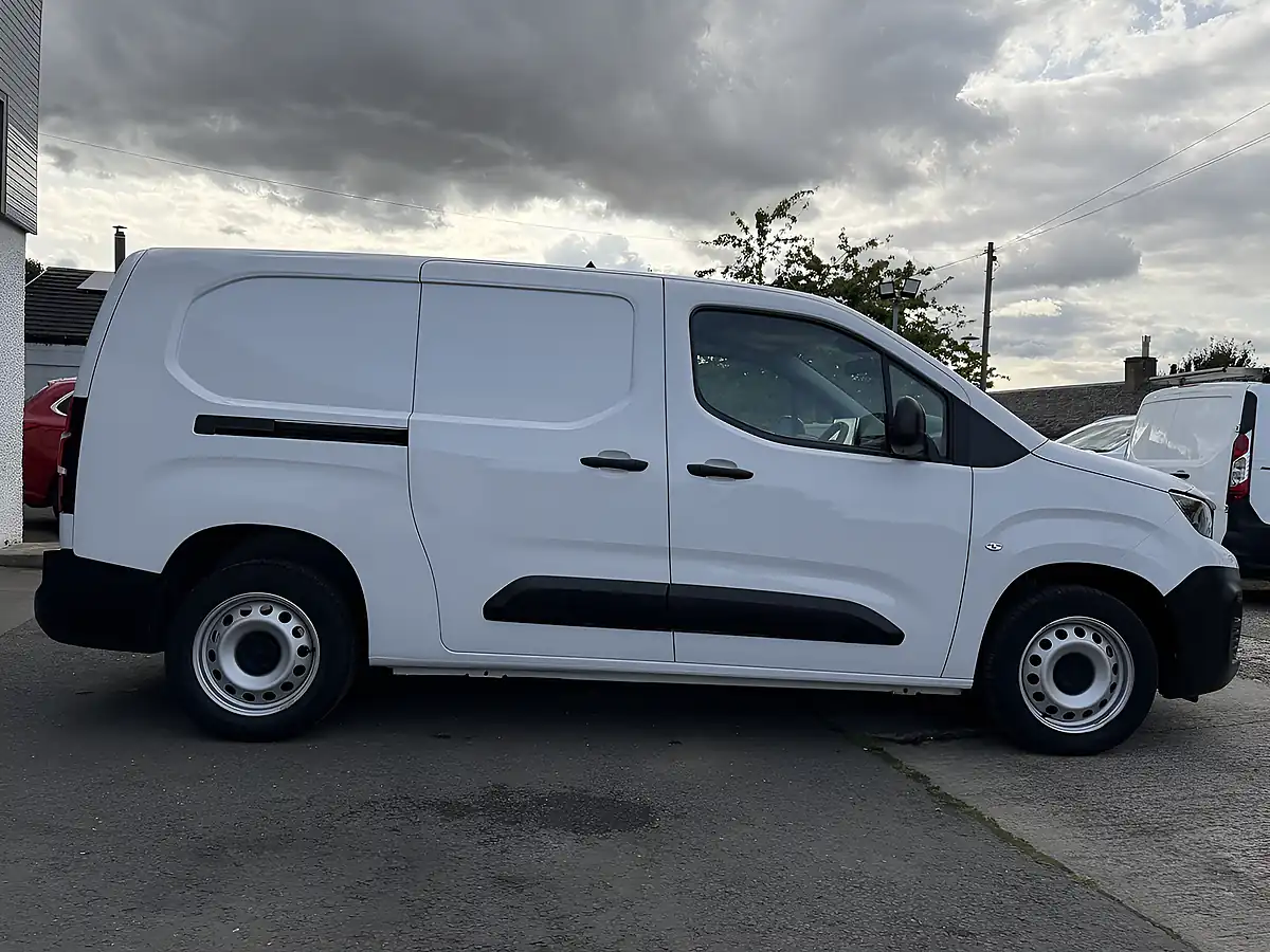 Used 2023 Peugeot Partner Professional Premium Long Crew Van Double Cab White - Interior and Exterior details 9