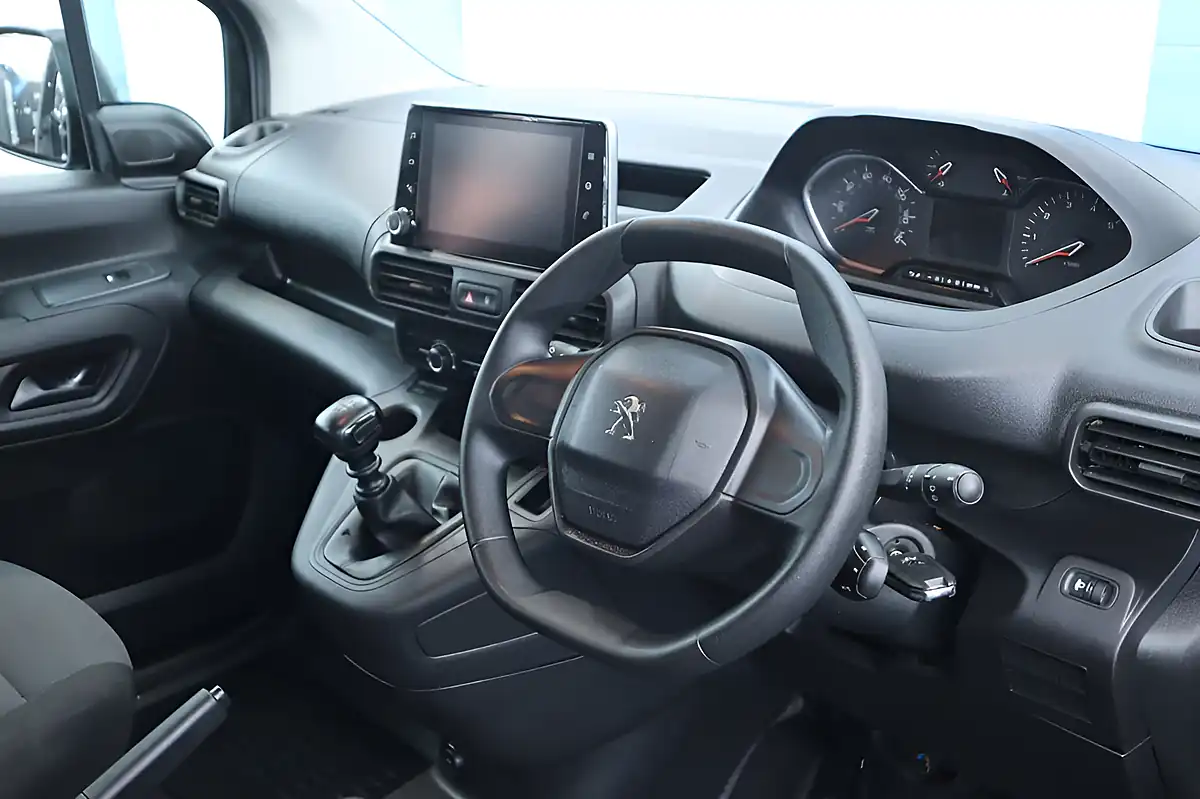 Used 2023 Peugeot Partner Professional Premium Nimbus Grey - Interior and Exterior details 17