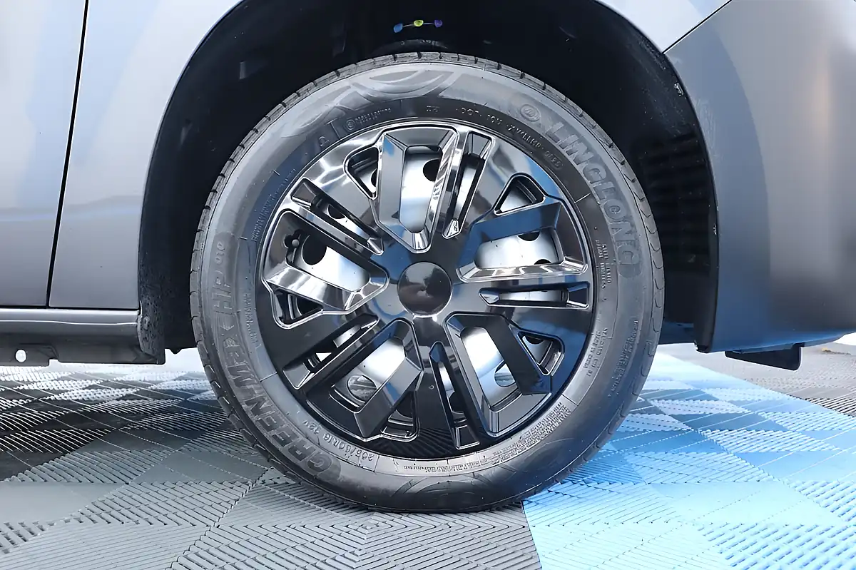 Used 2023 Peugeot Partner Professional Premium Nimbus Grey - Interior and Exterior details 19