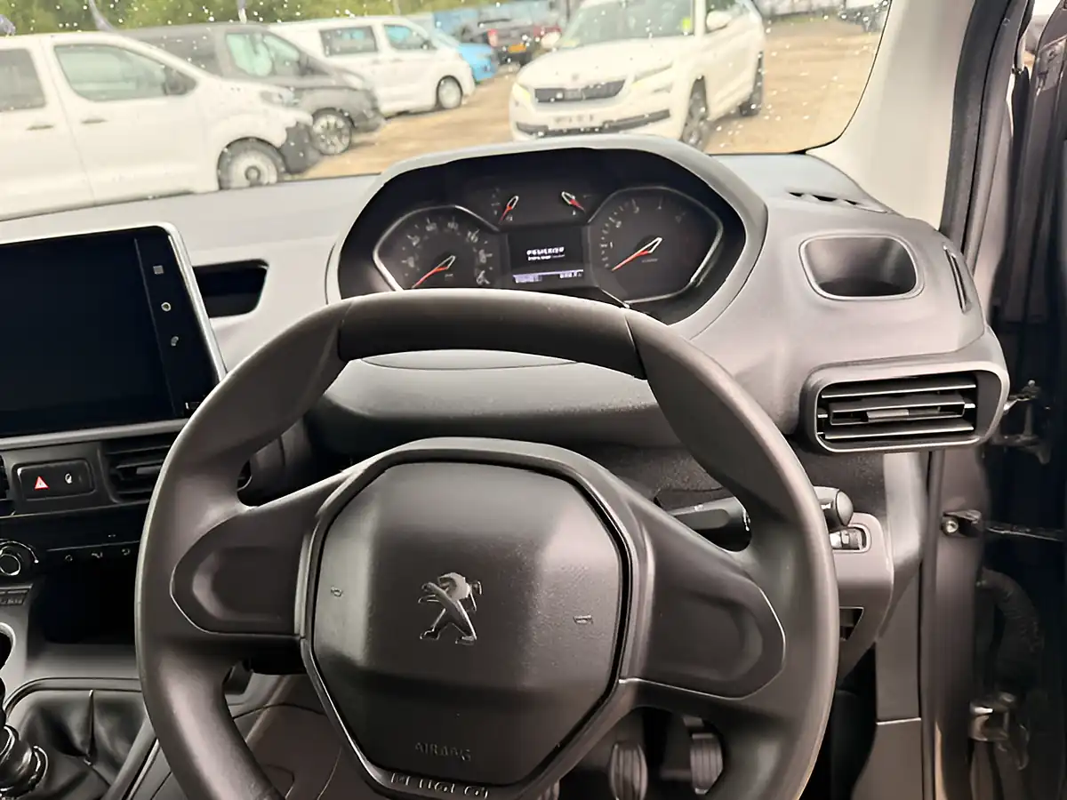 Used 2023 Peugeot Partner Professional Premium Plus Grey - Interior and Exterior details 18