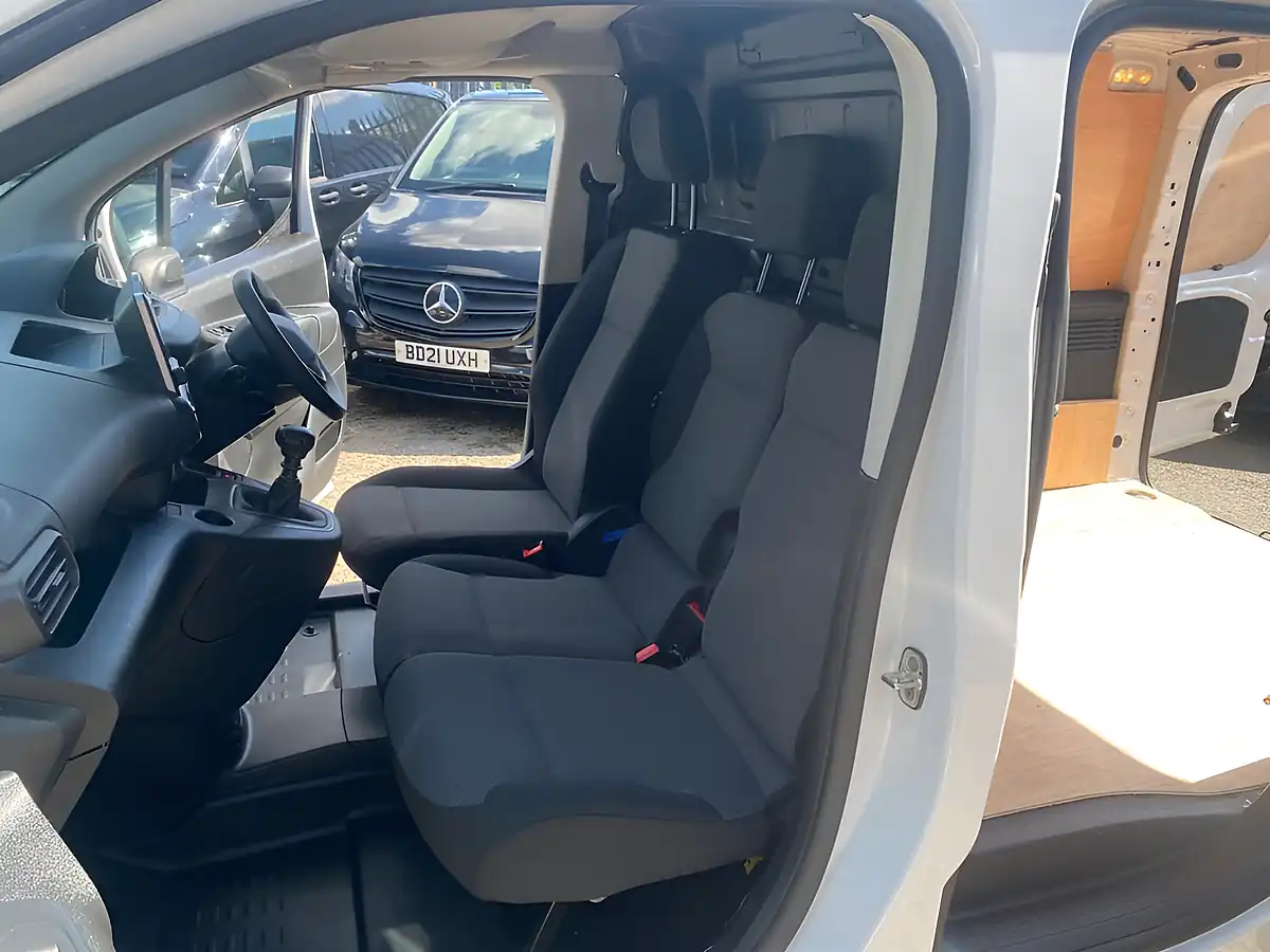 Used 2023 Peugeot Partner Professional Premium Plus White - Interior and Exterior details 15