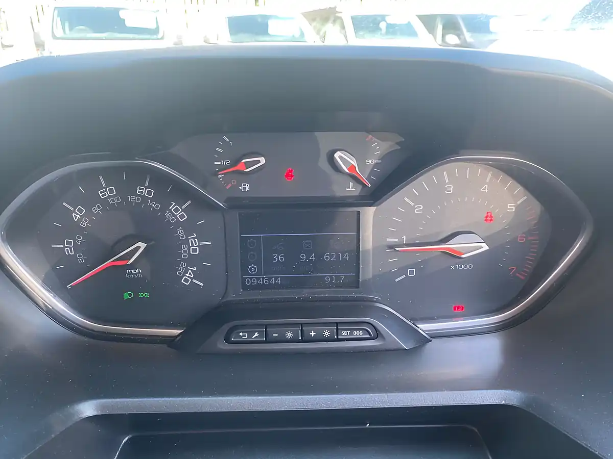 Used 2023 Peugeot Partner Professional Premium Plus White - Interior and Exterior details 17