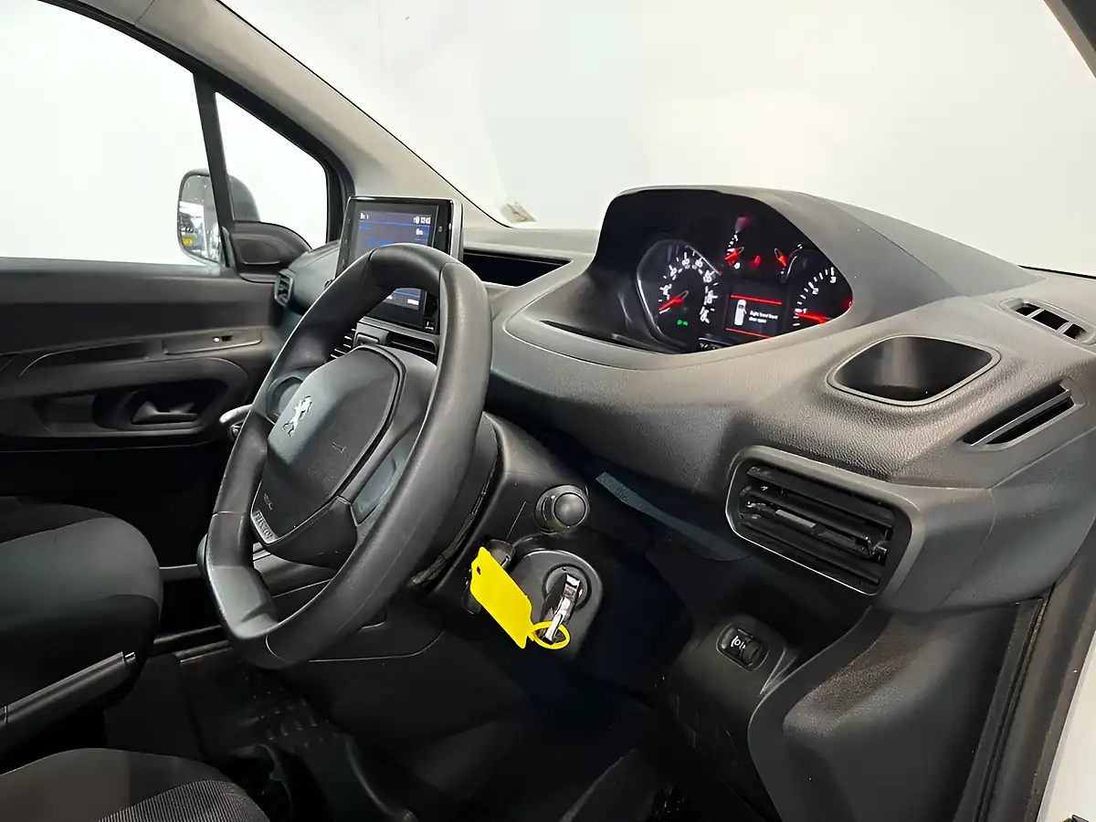Used 2023 Peugeot Partner Professional Premium + Standard White - Interior and Exterior details 10