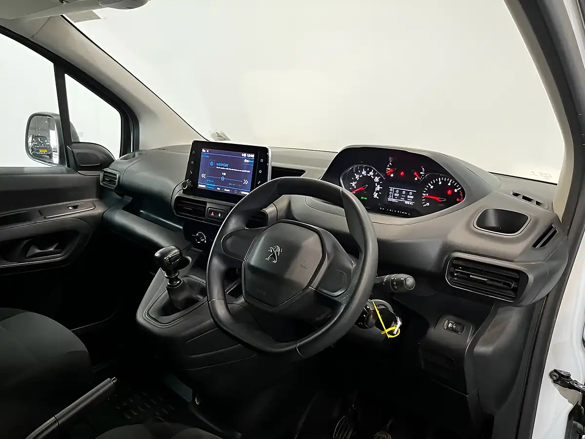 Used 2023 Peugeot Partner Professional Premium + Standard White - Interior and Exterior details 11