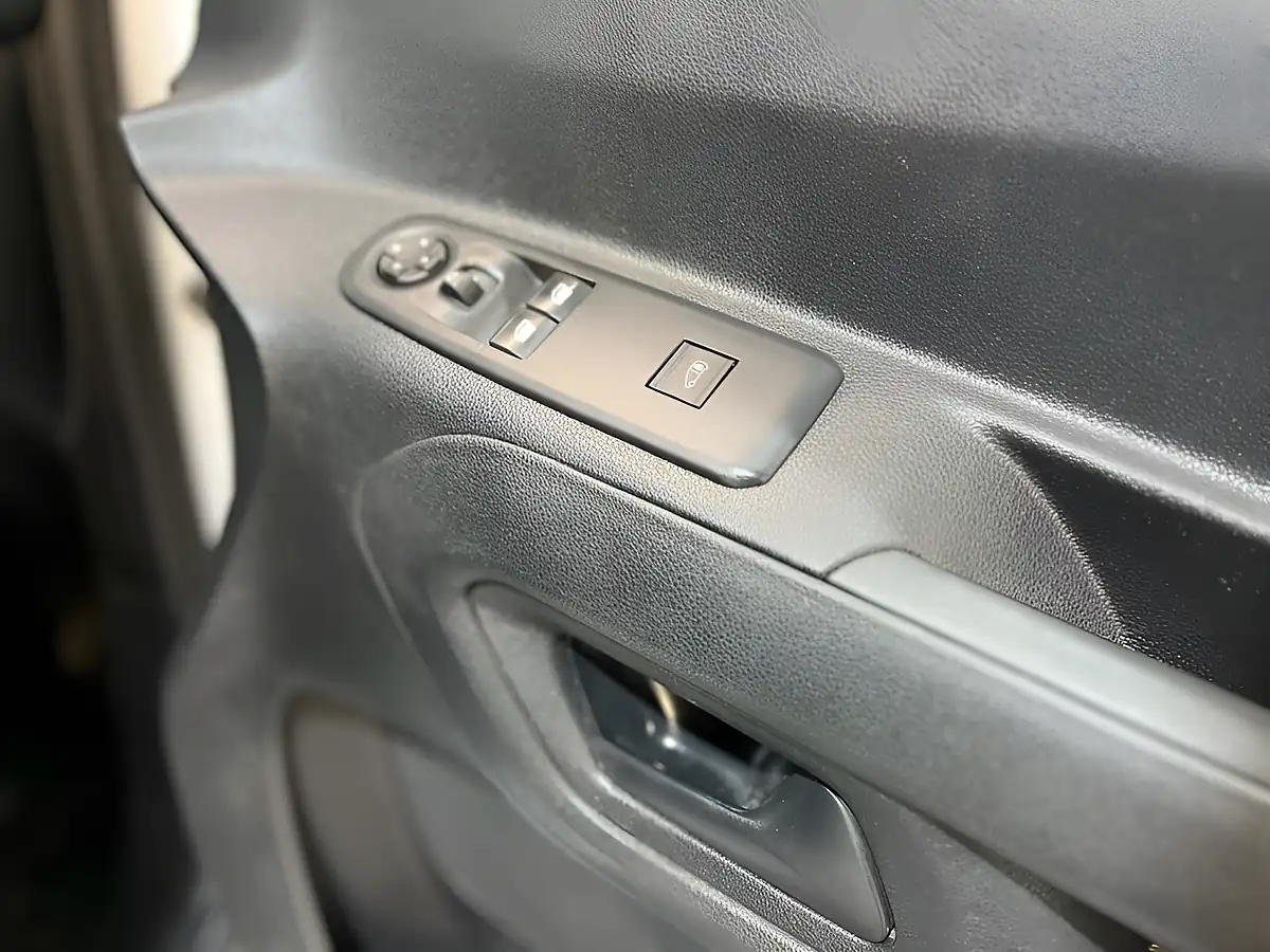 Used 2023 Peugeot Partner Professional Premium + Standard White - Interior and Exterior details 12