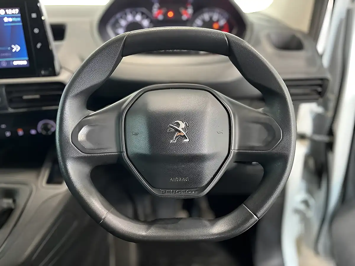 Used 2023 Peugeot Partner Professional Premium + Standard White - Interior and Exterior details 15