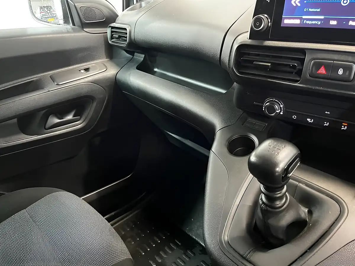 Used 2023 Peugeot Partner Professional Premium + Standard White - Interior and Exterior details 16