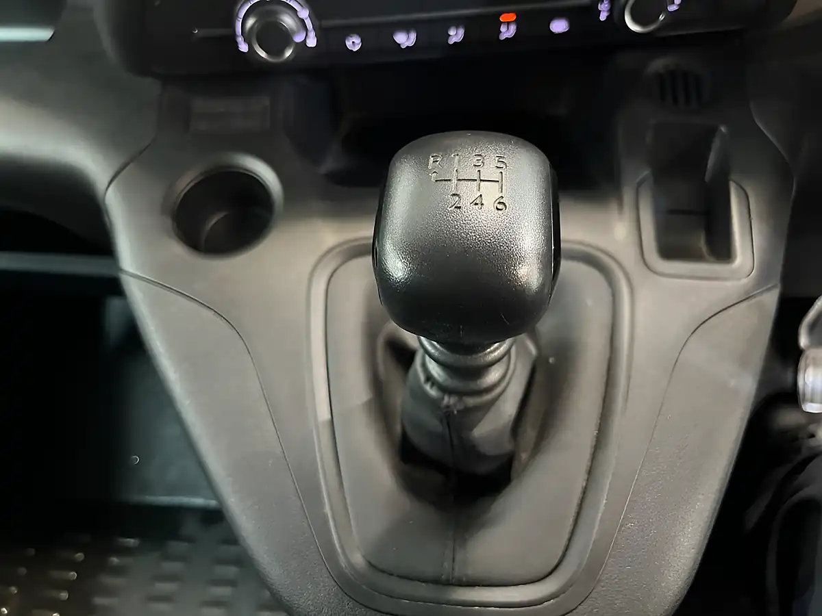 Used 2023 Peugeot Partner Professional Premium + Standard White - Interior and Exterior details 17