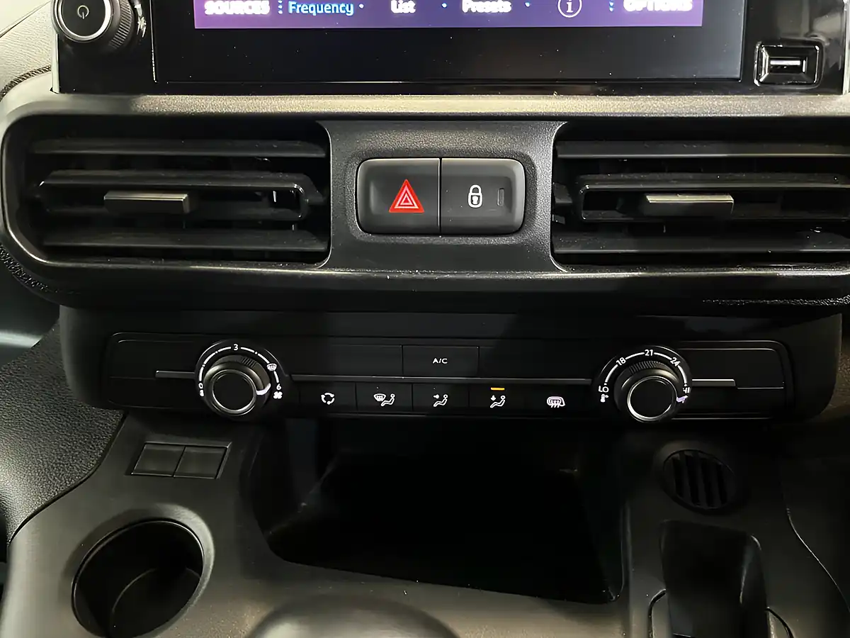 Used 2023 Peugeot Partner Professional Premium + Standard White - Interior and Exterior details 18