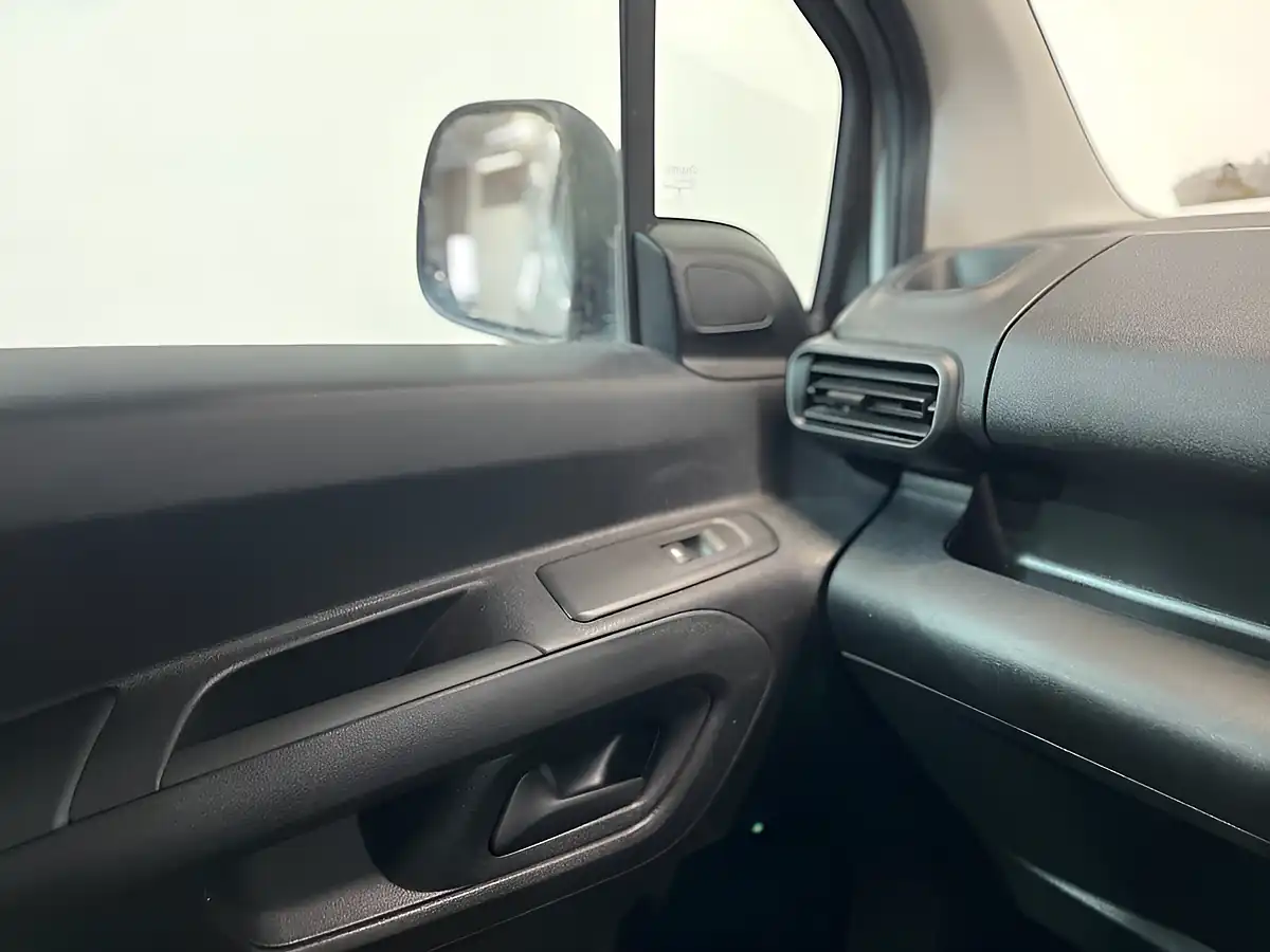 Used 2023 Peugeot Partner Professional Premium + Standard White - Interior and Exterior details 20