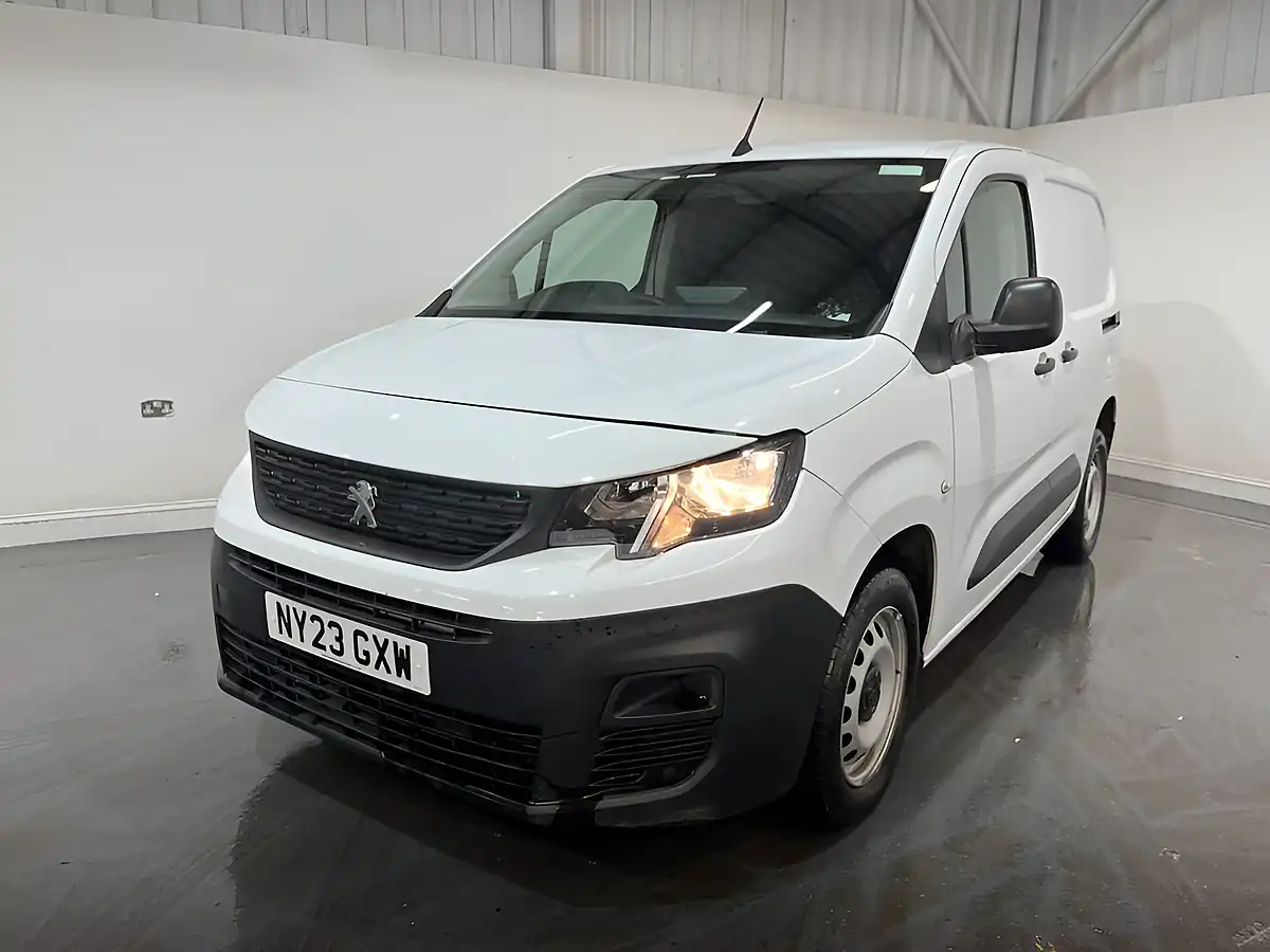 Used 2023 Peugeot Partner Professional Premium + Standard White - Interior and Exterior details 3