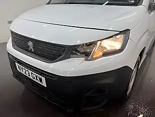 Used 2023 Peugeot Partner Professional Premium + Standard White - Interior and Exterior details 4