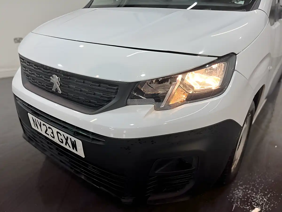 Used 2023 Peugeot Partner Professional Premium + Standard White - Interior and Exterior details 4