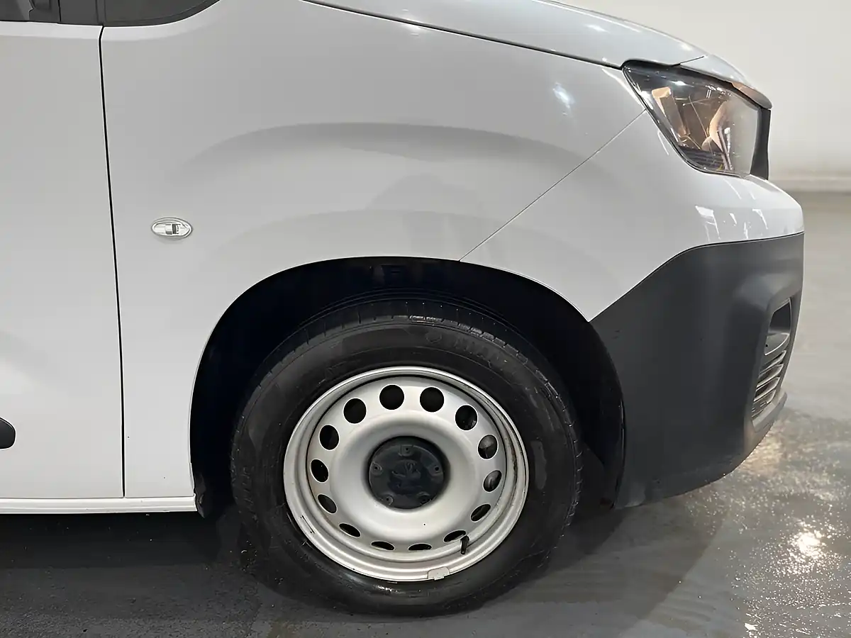 Used 2023 Peugeot Partner Professional Premium + Standard White - Interior and Exterior details 8