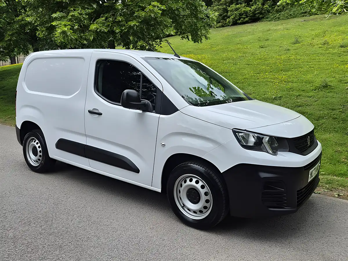 Used 2023 Peugeot Partner Professional Premium White - Front View