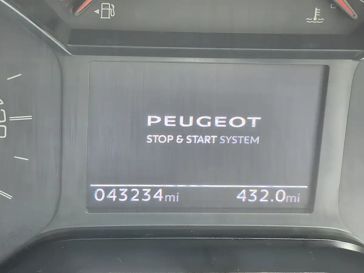 Used 2023 Peugeot Partner Professional Premium White - Interior and Exterior details 10