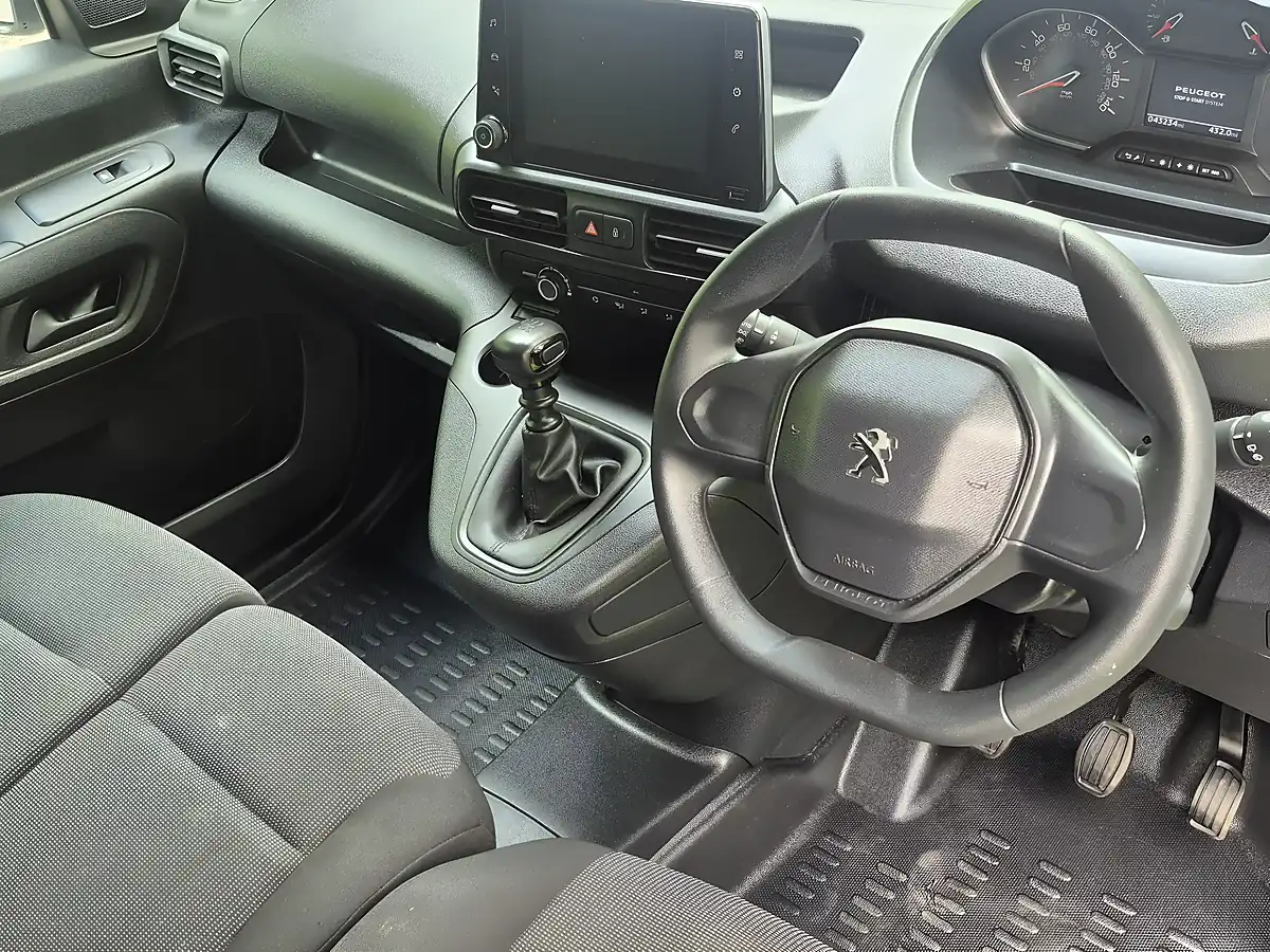 Used 2023 Peugeot Partner Professional Premium White - Interior and Exterior details 16